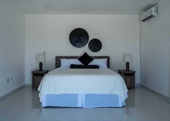 Emotions By Ironshore Limited Pensión Montego Bay