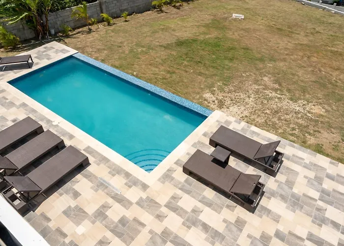 Emotions By Ironshore Limited Pensión Montego Bay