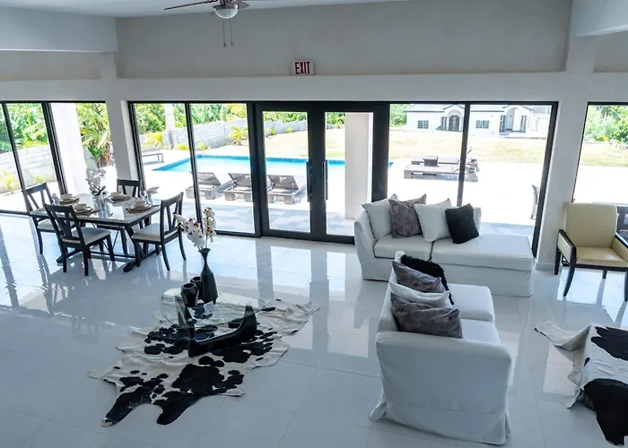 Emotions By Ironshore Limited Pensión Montego Bay